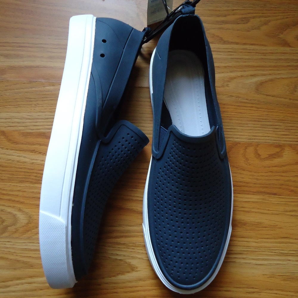 Size 10. Men’s Water, Garden Slip One Shoes.